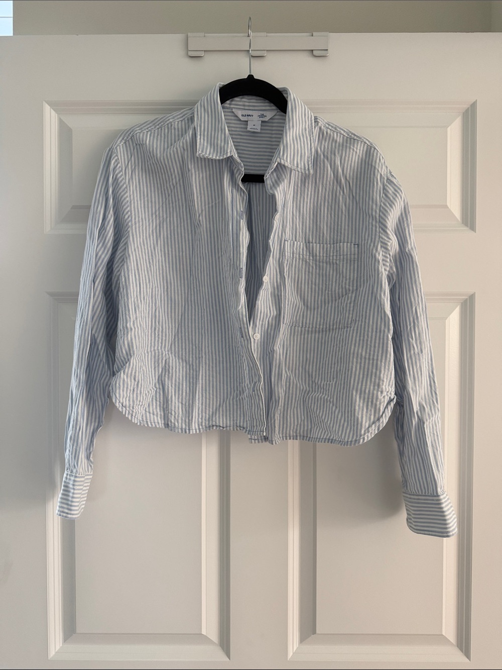 Old Navy Light Blue and White Striped Cropped Button-Up